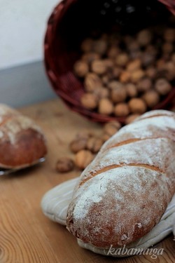 chleb pszenny z orzechami