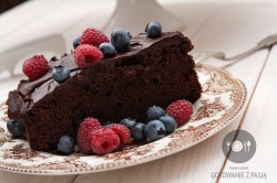 Ciasto mocno czekoladowe w polewie czekoladowej