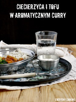 Curry z ciecierzycą i tofu