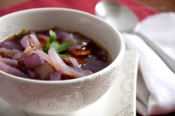 Fioletowa zupa z białej kapusty na azjatycką nutę