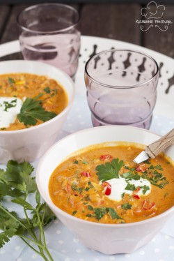Piantna zupa z cieciorki i pomidorów