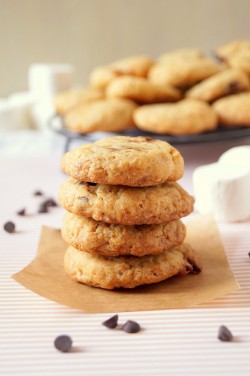 Ciasteczka z karmelizowanymi płatkami. Momofuku’s Cornflake Cookies