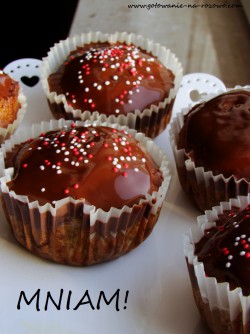 Pierniczkowe muffiny z marchewką i czekoladą