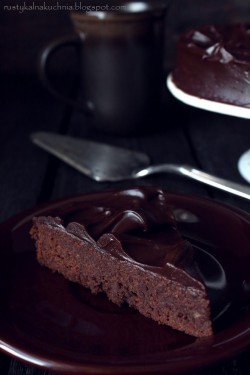 Tort czekoladowo – migdałowy „Królowa Saby”