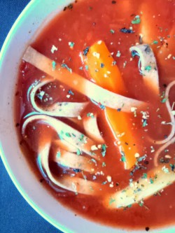 Lekka zupa pomidorowa z orkiszem, bez mięsa! :)