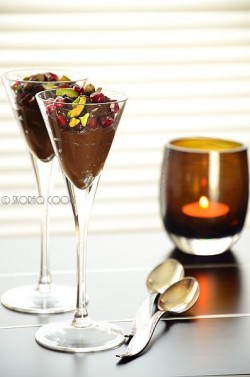 Wegański mus czekoladowy z awokado na Walentynki / Vegan chocolate and avocado mousse for St. Va ...