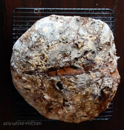 Chleb pszenny z suszoną śliwką dla zapracowanych