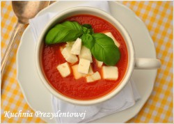 Pomidorowa z mozzarellą