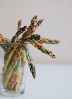 szparagi w panierce z parmezanu