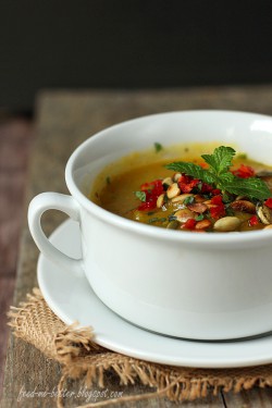 Zupa dyniowa z chili i miętą