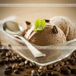 Kawa z lodami czekoladowymi i bitą śmietaną