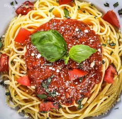 Spaghetti z sosem pomidorowym Teresy
