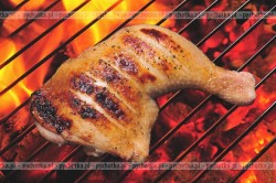 Rumiane udka z kurczaka pieczone na grillu