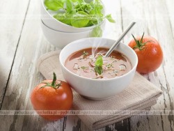 Zupa ziemniaczana ze szpinakiem i pomidorami