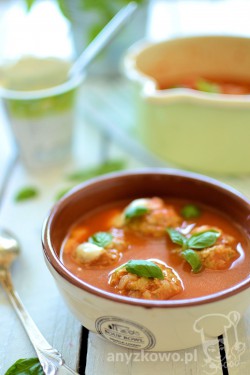 Kremowa zupa pomidorowa z pulpecikami