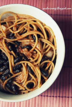 Spaghetti z czarną fasolą