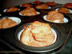 Wegańskie muffiny z jabłkami i cynamonem z mąki gryczanej i ryżowej