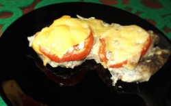 Schabowe z pomidorami i serem + pieczone ziemniaczki