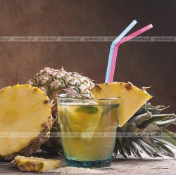 Kokosowy drink z ananasem