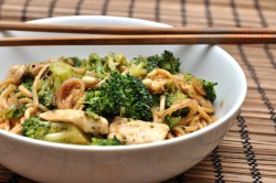 Makaron z brokułami po chińsku