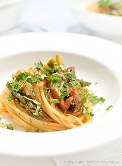 Spaghetti z Campodimele. Ze szparagami i czerwonym sosem | ArtKulinaria