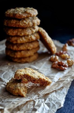 Wytrawne ciasteczka z orzechami i płatkami owsianymi / Walnut and oat savoury biscuits