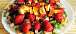 Sałatka z kurczakiem i truskawkami / Salad with chicken and strawberries
