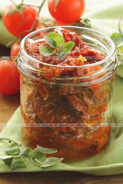 Pomidory z ziołami marynowane