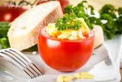 Pomidory nadziewane jajecznicą