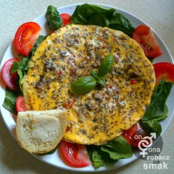 omlet z pieczarkami, papryką i boczkiem – zobacz ich smak